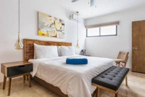Private room in top location, King bed and fridge